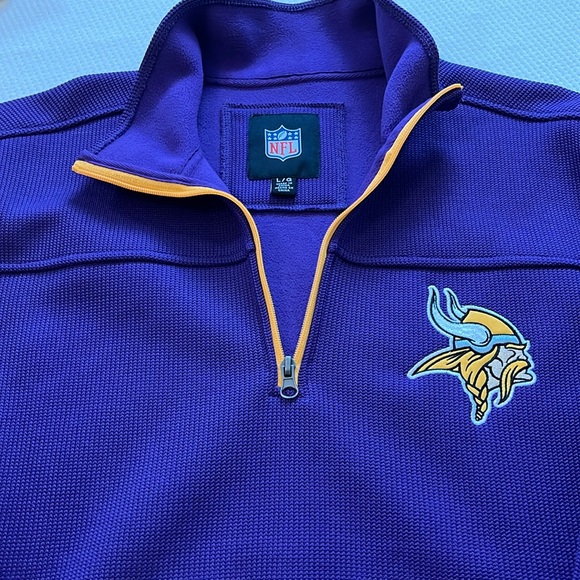 NWOT Minnesota Vikings NFL 1/4 zip with pockets - Picture 2 of 5